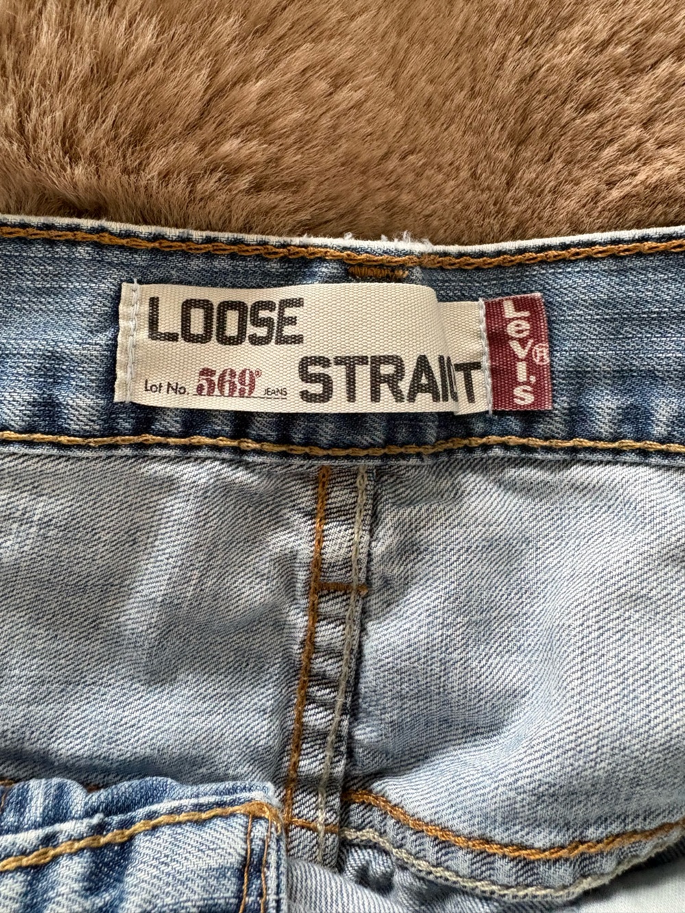 LEVI’s 569 Light Blue Frayed Hem Denim Shorts - Picture 2 of 7
